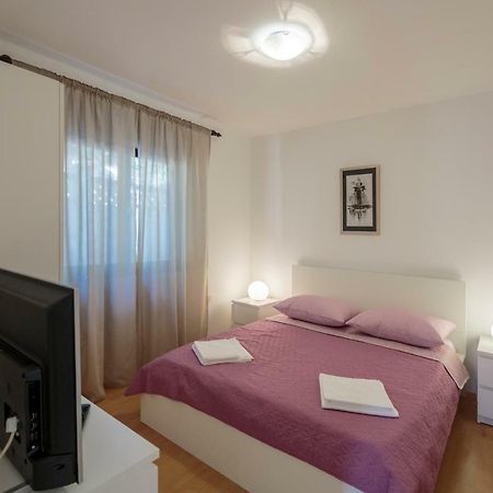 Apartmani Jordana Комижа Екстер'єр фото