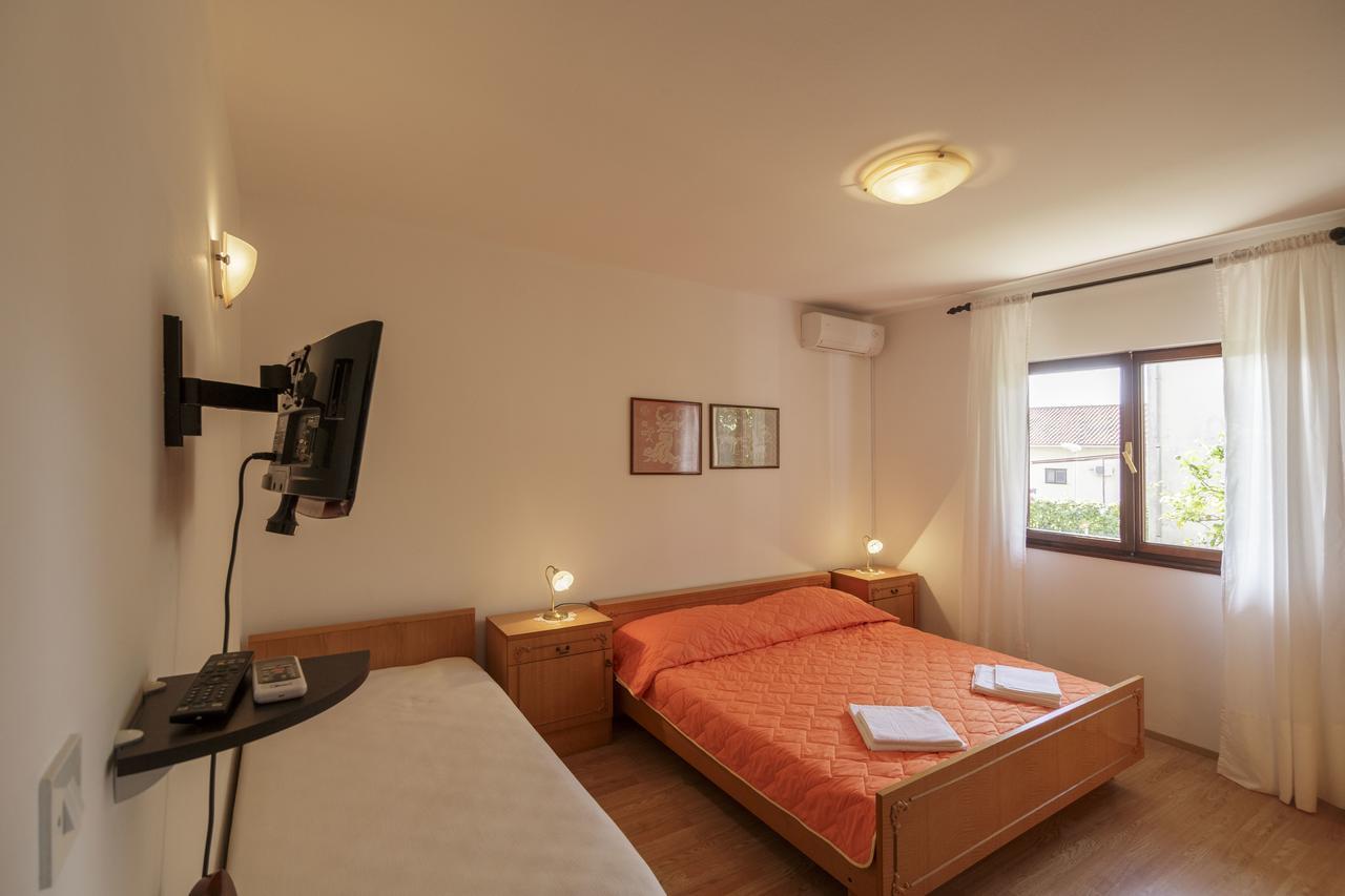 Apartmani Jordana Комижа Екстер'єр фото