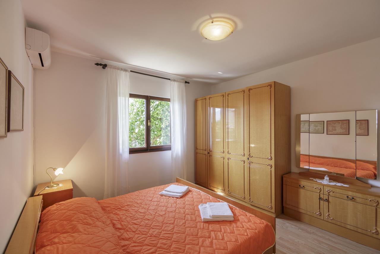 Apartmani Jordana Комижа Екстер'єр фото