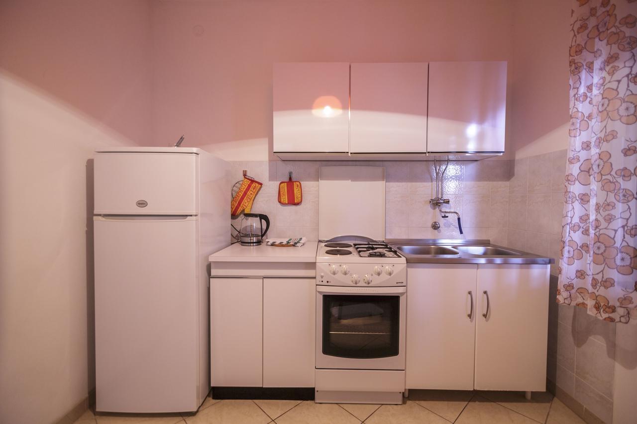 Apartmani Jordana Комижа Екстер'єр фото