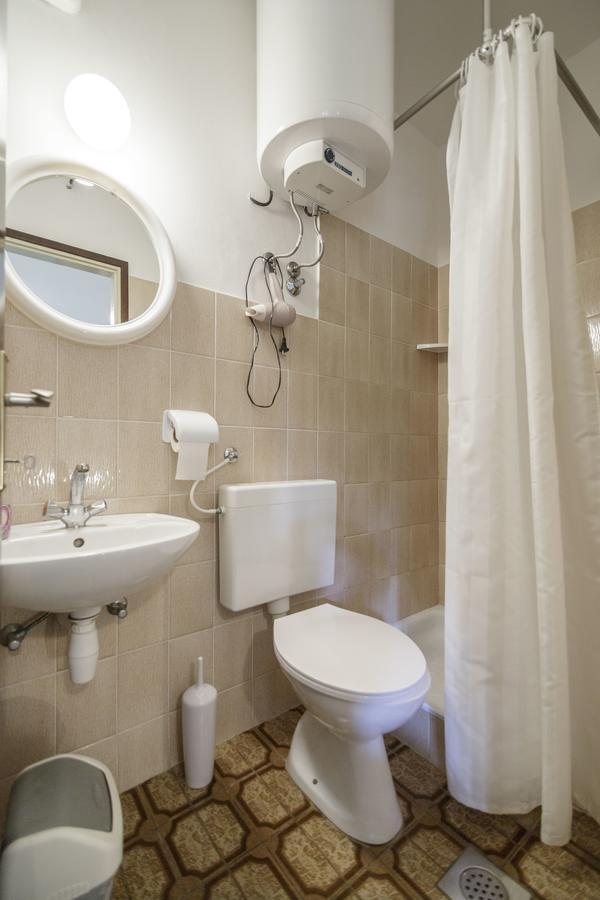 Apartmani Jordana Комижа Екстер'єр фото