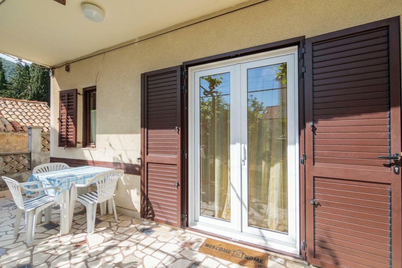 Apartmani Jordana Комижа Екстер'єр фото