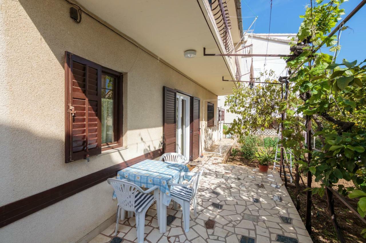 Apartmani Jordana Комижа Екстер'єр фото