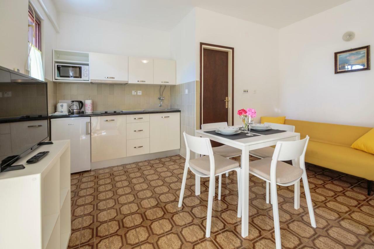 Apartmani Jordana Комижа Екстер'єр фото