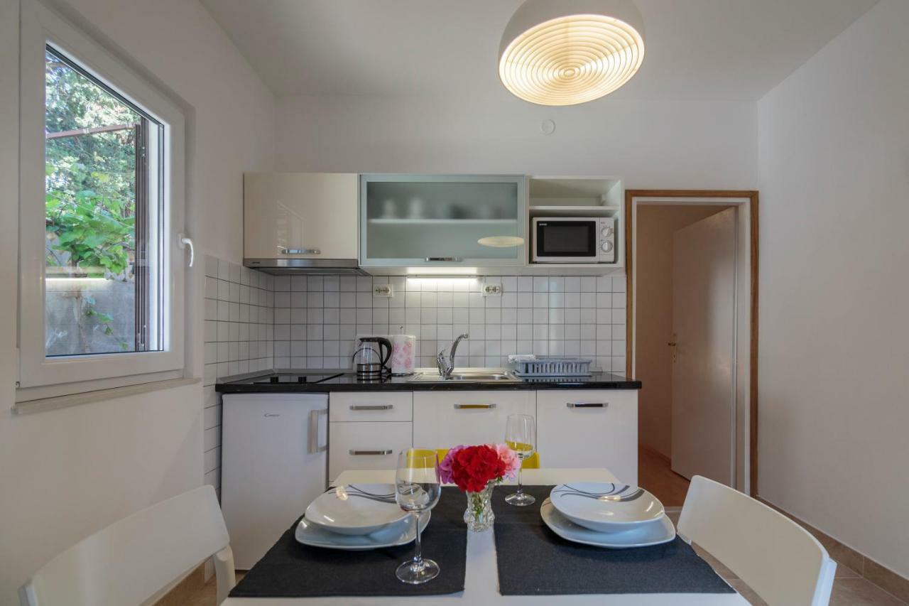 Apartmani Jordana Комижа Екстер'єр фото