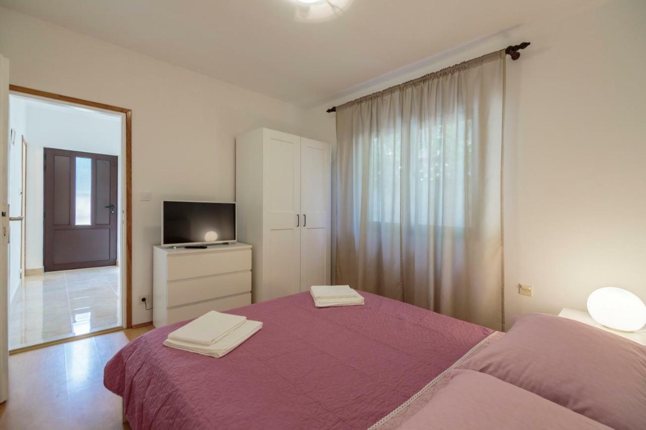 Apartmani Jordana Комижа Екстер'єр фото