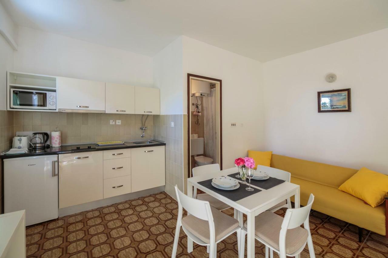 Apartmani Jordana Комижа Екстер'єр фото