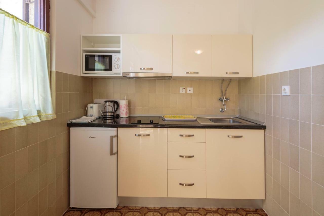 Apartmani Jordana Комижа Екстер'єр фото