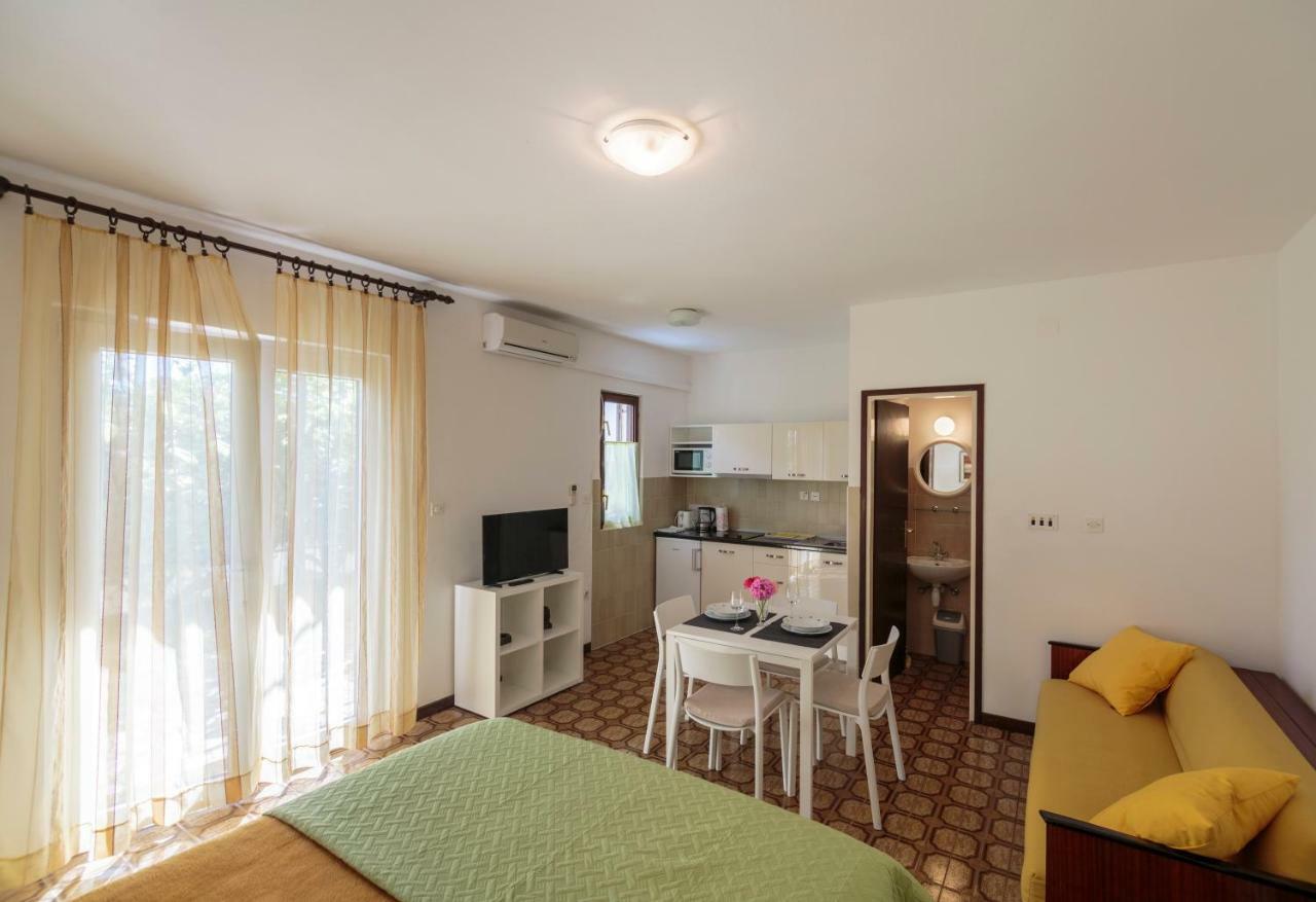 Apartmani Jordana Комижа Екстер'єр фото