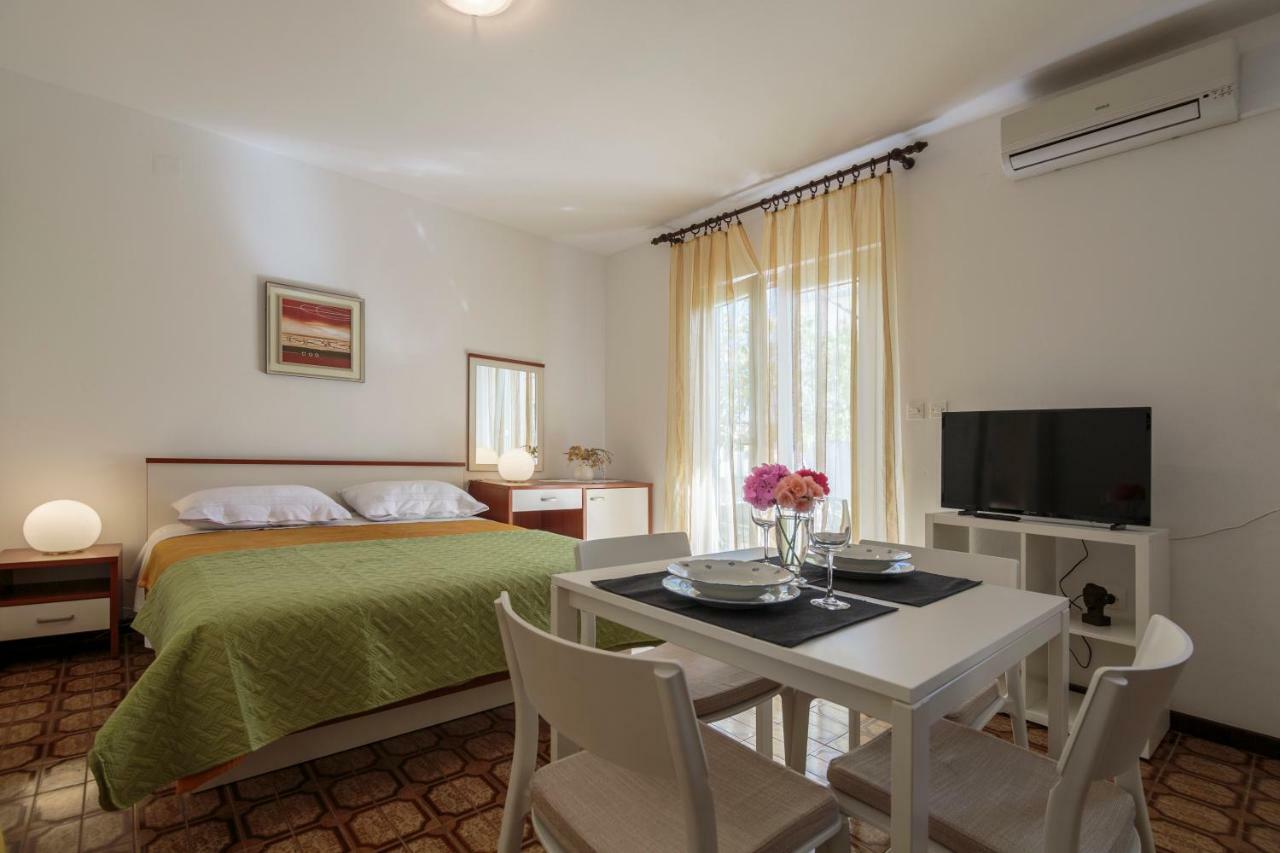 Apartmani Jordana Комижа Екстер'єр фото