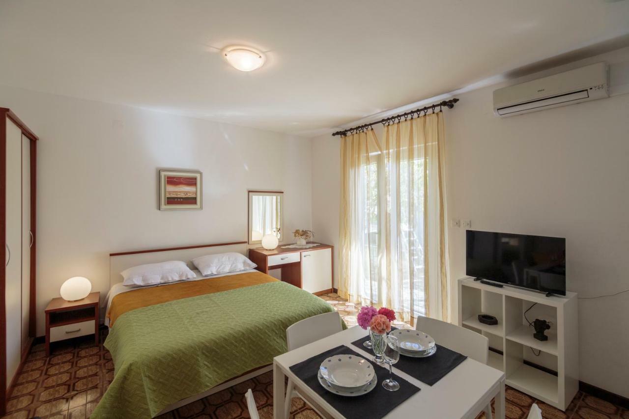 Apartmani Jordana Комижа Екстер'єр фото